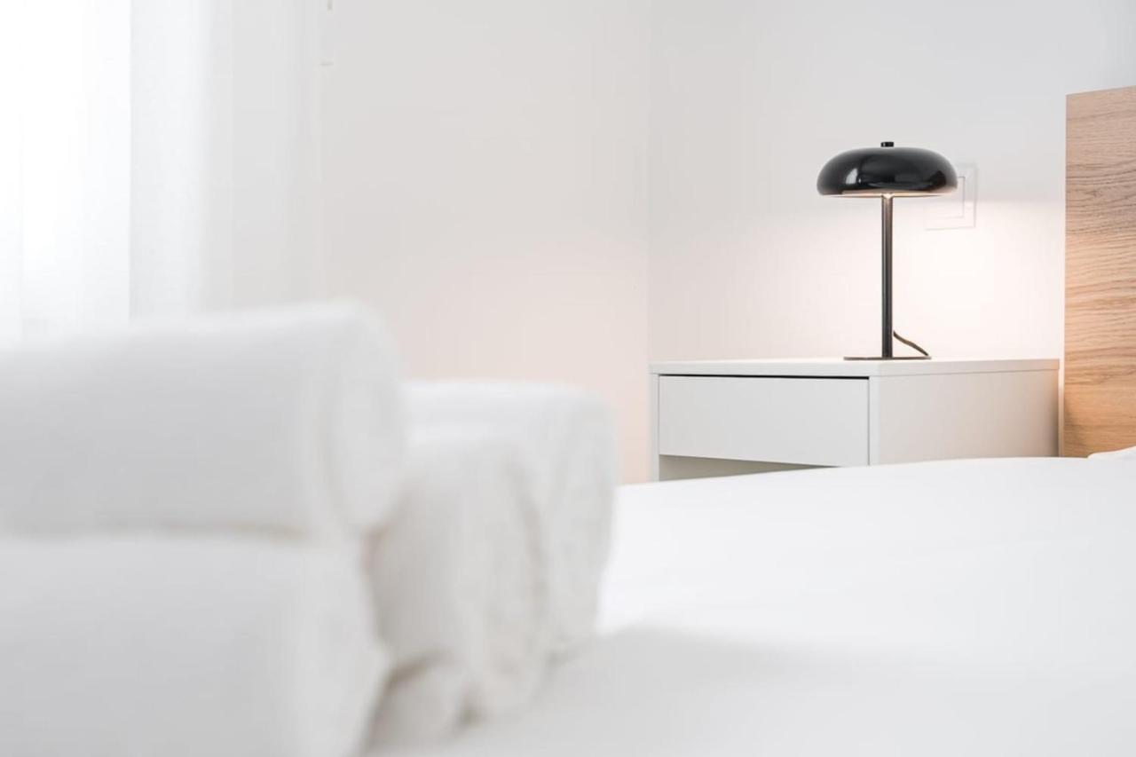 Guestready - The Grey Light Across Forum Aveiro Luaran gambar